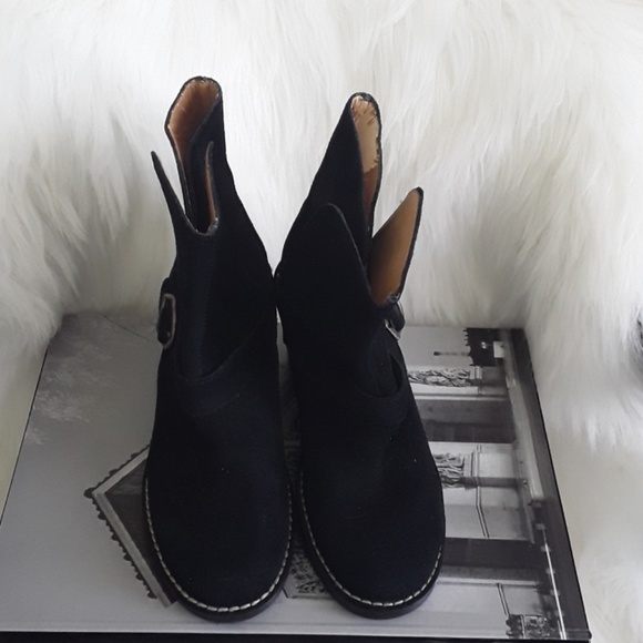 Shoes - GORGEOUS SUEDE BOOTS